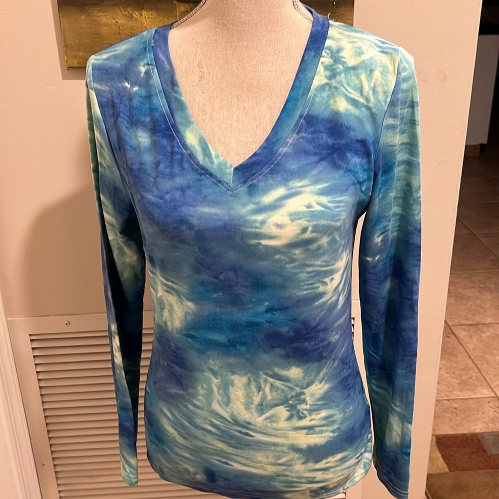 Buzz Tie Dye Stretch Long Sleeve Vneck Shirt